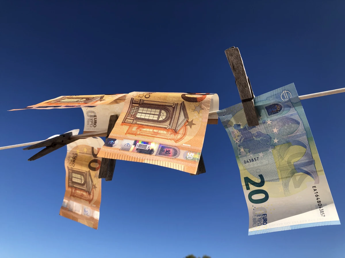 Lutte contre le blanchiment d'argent et l'apport des nouvelles technologies